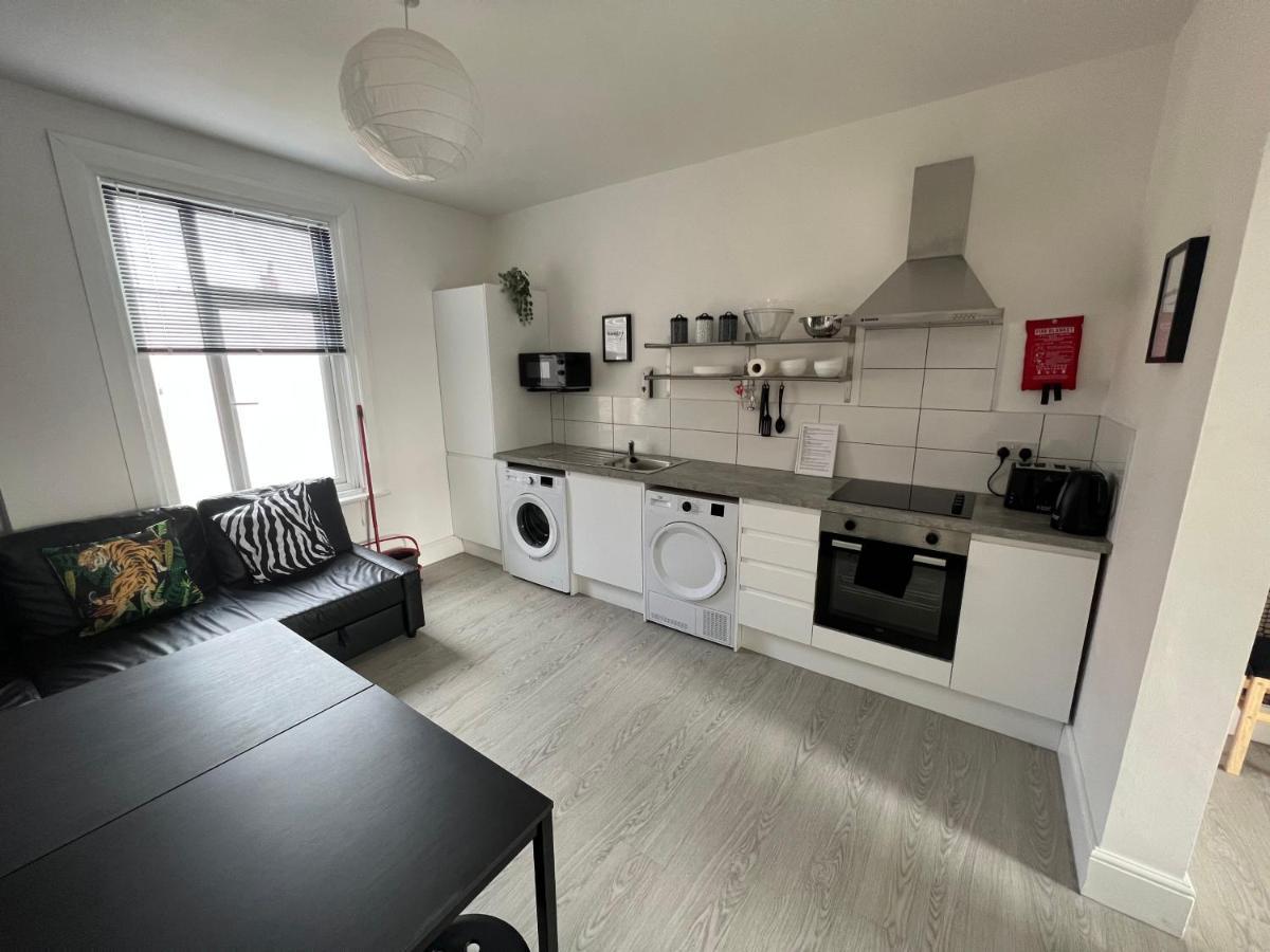 Safari Apartment, Free Parking, 10Min Walk To Blackpool Tower, Sleeps 12 Exteriér fotografie