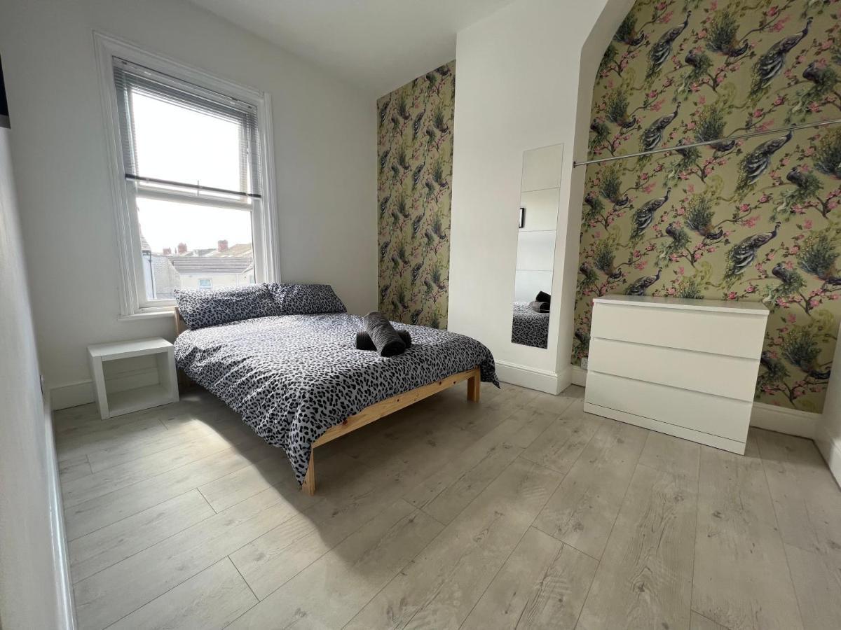 Safari Apartment, Free Parking, 10Min Walk To Blackpool Tower, Sleeps 12 Exteriér fotografie