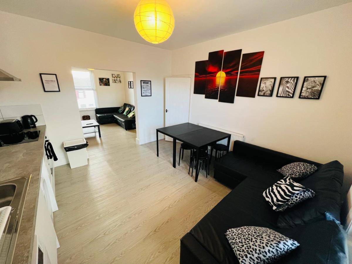 Safari Apartment, Free Parking, 10Min Walk To Blackpool Tower, Sleeps 12 Exteriér fotografie