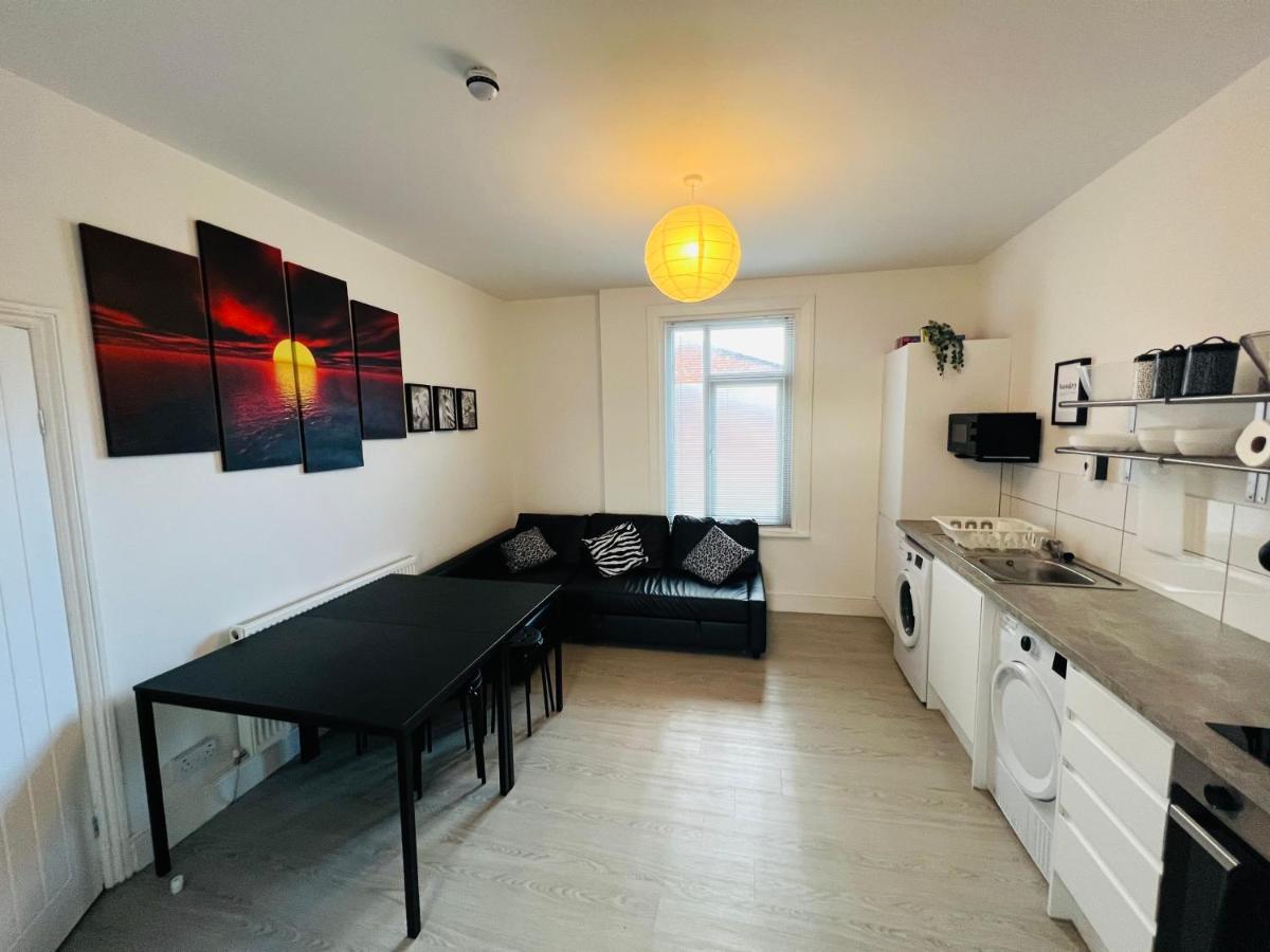 Safari Apartment, Free Parking, 10Min Walk To Blackpool Tower, Sleeps 12 Exteriér fotografie
